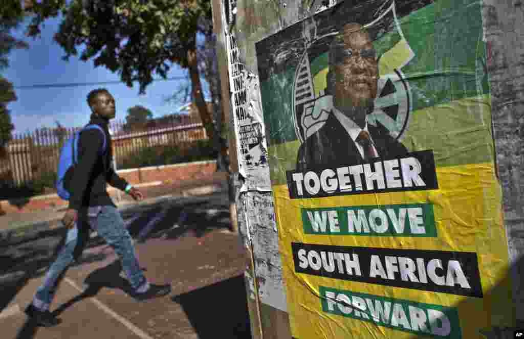 A man walks past an election poster of Jacob Zuma&#39;s African National Congress (ANC) party in the Soweto township of Johannesburg, South Africa, May 9, 2014.