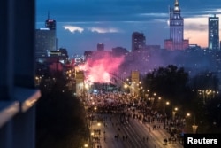 Protesters march during a rally, organized by far-right, nationalist groups, to mark 99th anniversary of Polish independence in Warsaw, Nov.11, 2017.