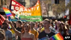지난달 6일 호주 시드니에서 동성혼을 지지하는 시위대가 가두행진을 하고 있다.