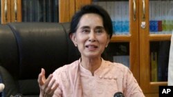 FILE - Myanmar opposition leader Aung San Suu Kyi speaks to journalists during a press conference at a parliament building, April 9, 2015.