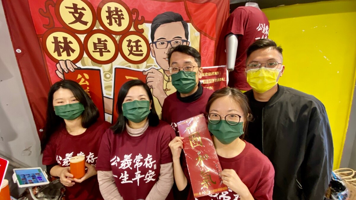 香港人疫情下设社区市集贺农历新年 民主党摆档卖林卓廷产品筹讼费