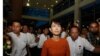 Bà Aung San Suu Kyi xuất ngoại lần đầu tiên sau hơn hai thập niên