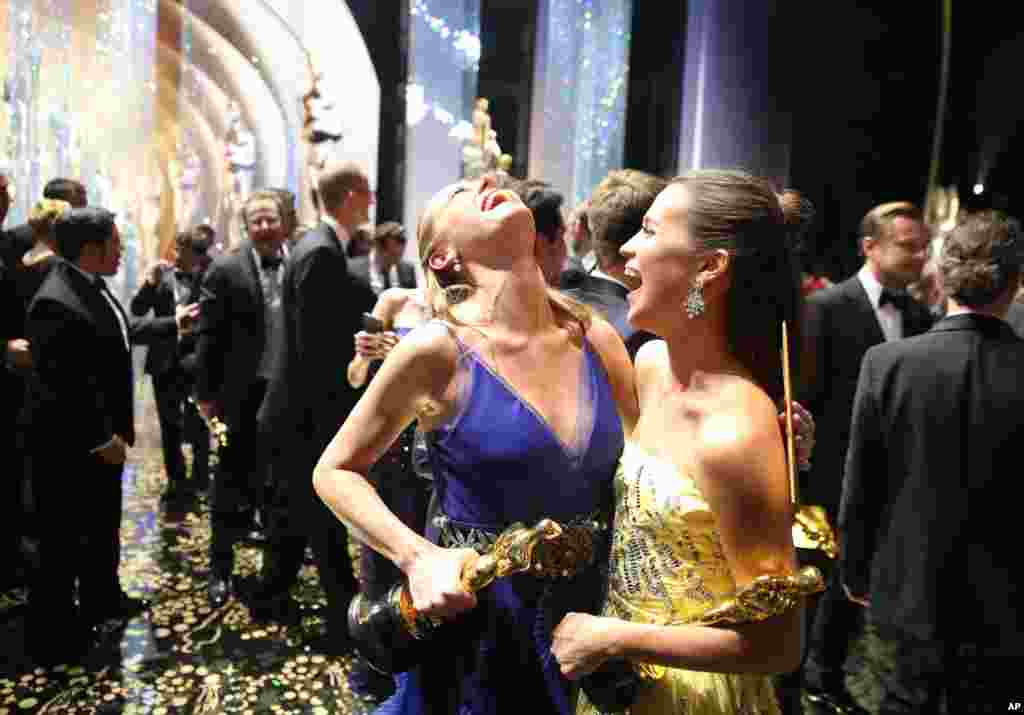 Brie Larson, winner of the award for best actress in a leading role for "Room", left, and Alicia Vikander, winner of the award for best actress in a supporting role for "The Danish Girl" pose backstage at the Oscars on Sunday, Feb. 28, 2016, at the Dolby 