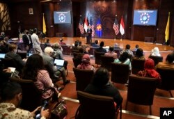 토니 블링컨 미 국무장관이 14일 인도네시아 자카르타 소재 인도네시아대학교에서 인도태평양 정책에 관해 연설하고 있다.