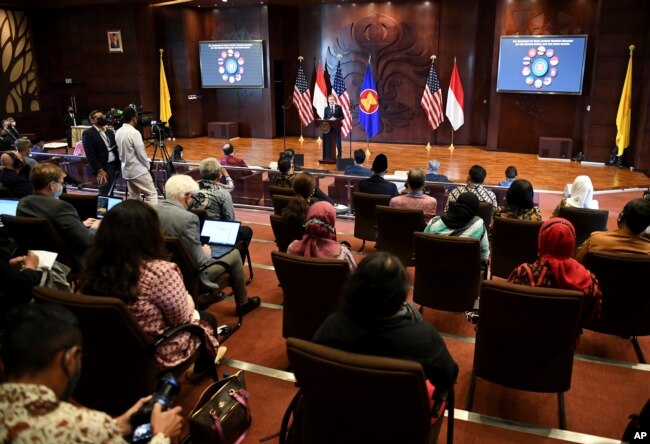 Menteri Luar Negeri AS Antony Blinken menyampaikan sambutan tentang strategi Indo-Pasifik pemerintahan Biden di Universitas Indonesia di Jakarta Selasa, 14 Desember 2021. (Olivier Douliery via AP)