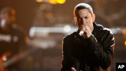 Eminem donne un concert au BET Awards, 27 juin 2010 à Los Angeles.