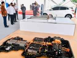 Pabrik baterai untuk kendaraan listrik ini diklaim sebagai yang pertama di Asia Tenggara dan di Indonesia dengan nilai investasi USD1,1 miliar. (Setpres RI)