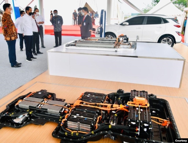 Pabrik baterai untuk kendaraan listrik ini diklaim sebagai yang pertama di Asia Tenggara dan di Indonesia dengan nilai investasi $1,1 miliar. (Setpres RI)