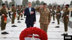 John Kerry with Pakistan Army Chief Raheel Sharif during his visit to Islamabad, Jan. 13, 2015.