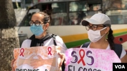 Tras dos semanas sin quimioterapia en el principal hospital de niños de Venezuela, el J.M. de los Ríos, familiares de los pacientes protestan por ayuda en Caracas. Noviembre 12, 2021.