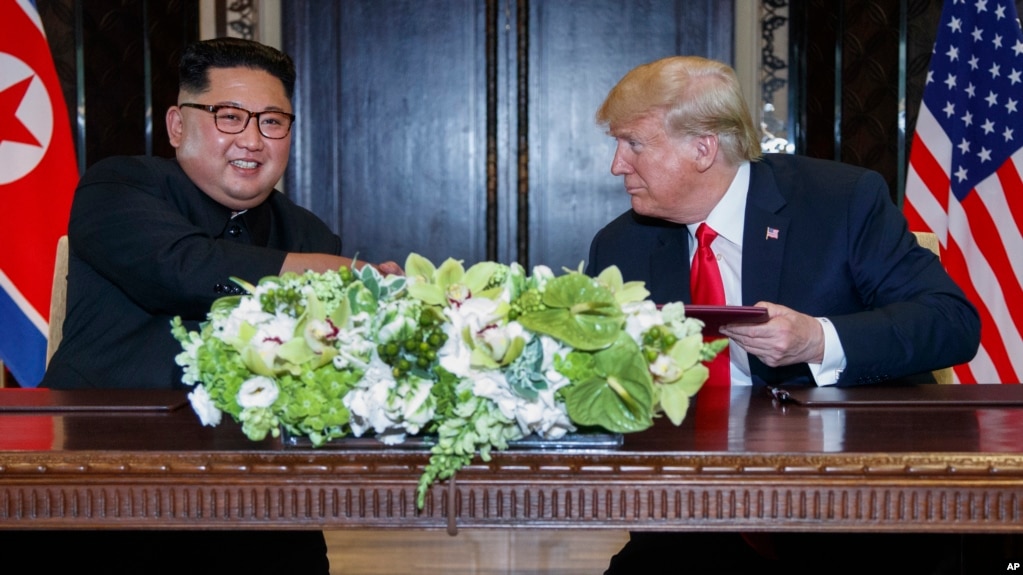 Дональд Трамп с лидером КНДР Ким Чен Ыном
