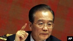 中國總理溫家寶曾經在中共中央機關刊物《求是》雜誌發表文章談反腐倡廉。(資料圖片)