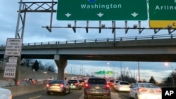 Washington commuters travel to work on the first day back after a government shutdown, early morning on I-395, Jan. 28, 2019 in Arlington, Va.