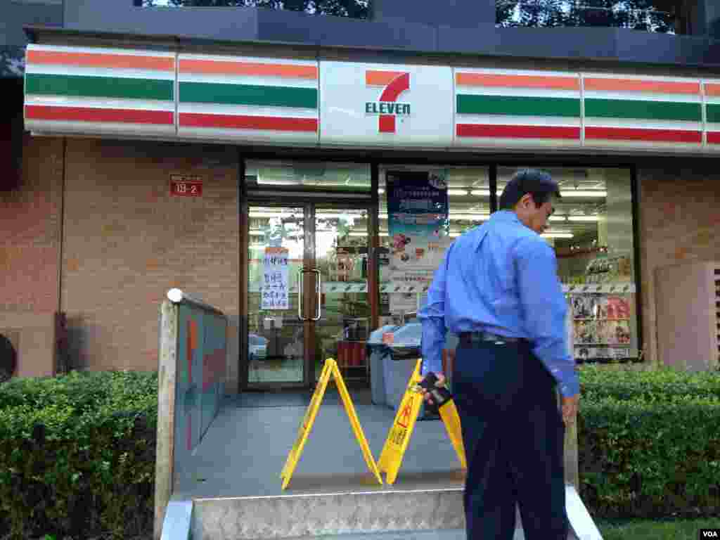 This Japanese owned and operated 7-11 suspended its operations. The state-run China Daily newspaper reports that nearly 200 of the convenience stores closed across China Tuesday, September 18, 2012. (VOA)