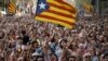 مردم بارسلون خوشحال از مصوبه پارلمان کاتالونیا به خیابان آمدند.