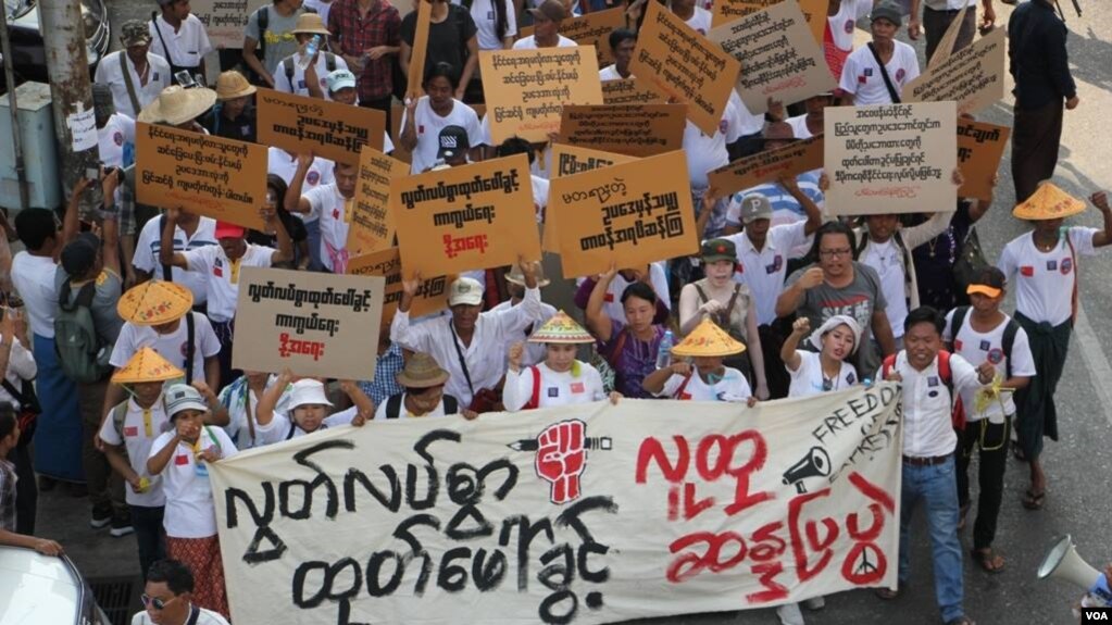 ၂၀၁၈ မတ္လ တုန္းက လြတ္လပ္သြာထုတ္ေဖာ္ခြင့္အတြက္ လူထုဆႏၵျပေနစဥ္