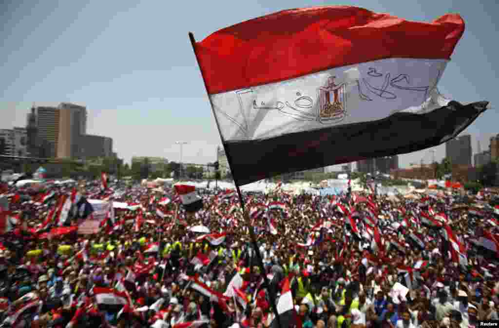 تقریبا دو کروڑ بیس لاکھ لوگوں نے صدر مرسی سے مستعفی ہونے کے مطالبے کی درخواست پر دستخط کیے ہیں۔