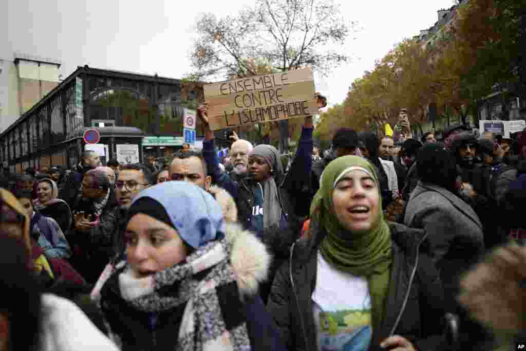 اسلاموفوبیا کے خلاف مارچ میں خواتین بھی بڑی تعداد میں شریک تھیں۔