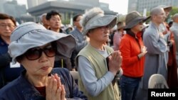 韩国民众为韩朝峰会祈祷（路透社）