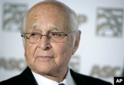 Escritor y productor de televisión estadounidense Norman Lear.