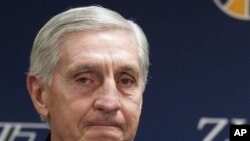 Trener Utah Jazza Jerry Sloan najavljuje ostavku, 10. veljače 2011.