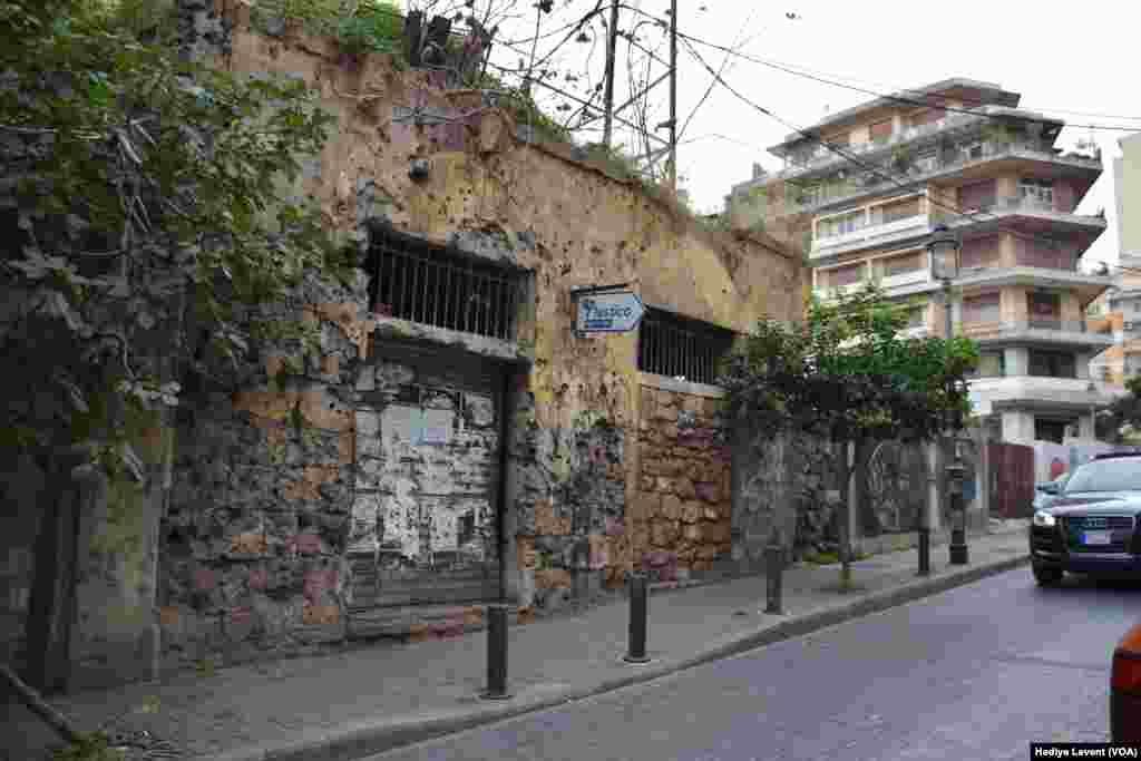 It is possible to see traces of the civil war in central Beirut. (H. Levent/VOA)