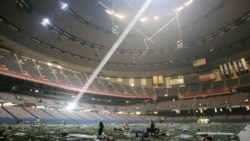 Стадион «Супердоум» уже после того, как его покинули 30 тысяч человек, пережидавших наводнение