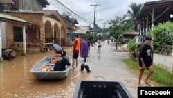 ထိုင္းေျမာက္ပိုင္း Loei ျပည္နယ္အတြင္း တနလၤာေန႔က Sinlaku မုန္တိုင္းေၾကာင့္ ေရႀကီးစဥ္(Photo: Loei Public Relations Office Facebook account)