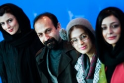 از سمت چپ: لیلا حاتمی، اصغر فرهادی، سارینا فرهادی و ساره بیات