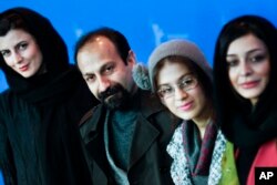 از سمت چپ: لیلا حاتمی، اصغر فرهادی، سارینا فرهادی و ساره بیات