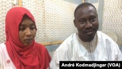 Hawariya et son cousin à N'Djamena, au Tchad, le 10 novembre 2018. (VOA/André Kodmadjingar)