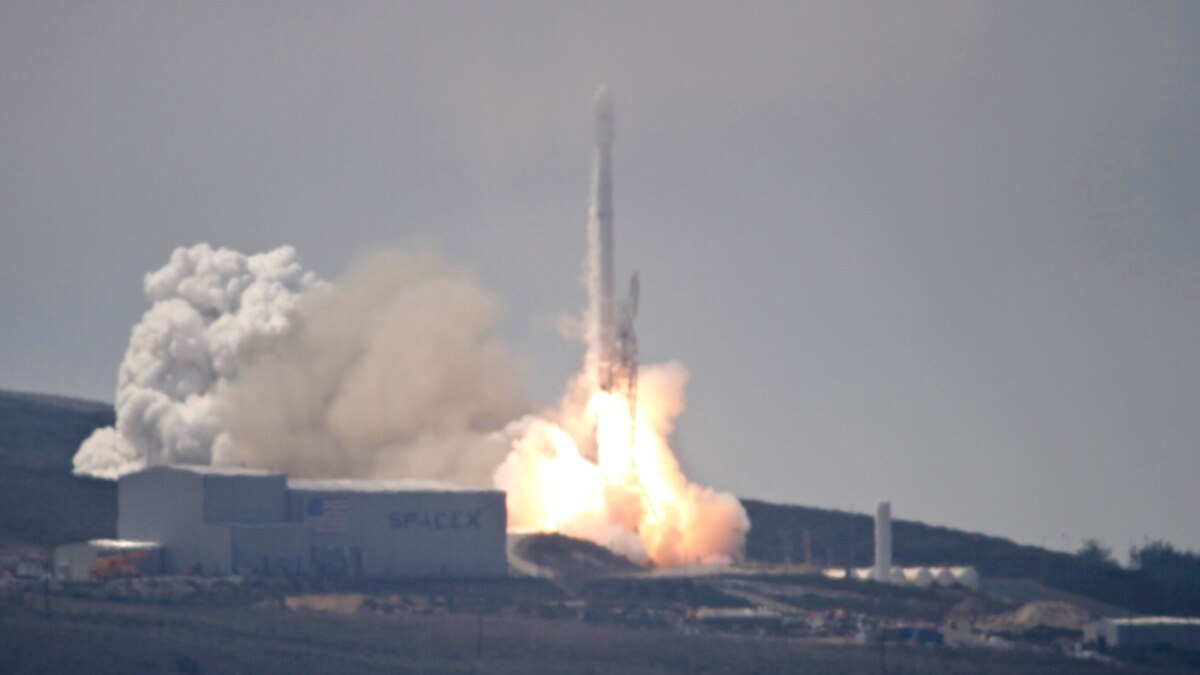 US Launches Spy Satellite From California