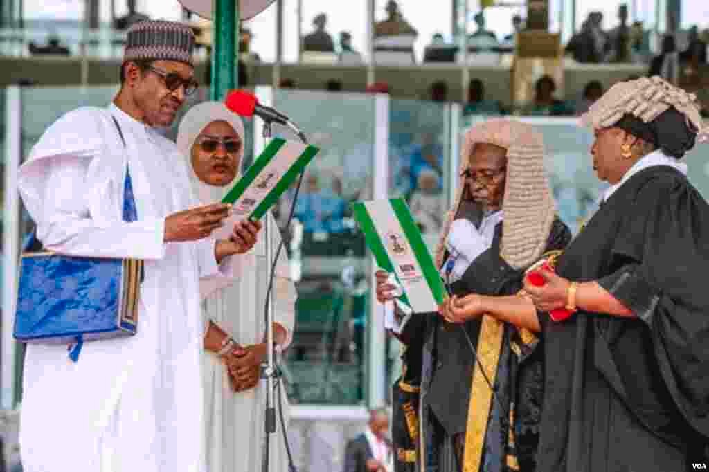 Lokacin da Buhari yake rantsuwar kama aiki