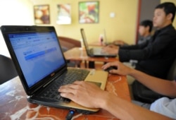 FILE - Cambodian men are using internet at a cofee shop in Phnom Penh on May 25, 2010.