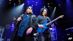 Grup band rock "Toto" dalam penampilannya di Royal Albert Hall, London, 1 April 2018 lalu.