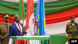 Le président burunais Pierre Nkurunziza donne un discours après avoir prêté serment lors d'un 3e mandat controversé, à Bujumbura, le 20 août 2015.