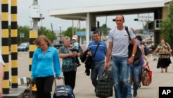 6月26日，數千名烏克蘭人為逃離東烏克蘭暴力前往俄羅斯。