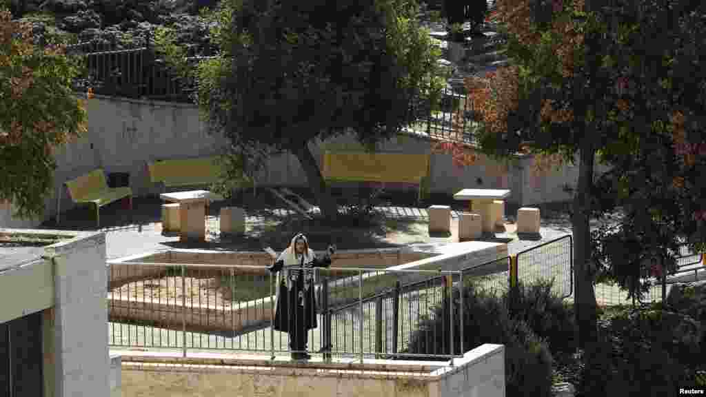 Yəhudilər sinaqoqda öldürülənlərin ruhuna dua edir - Qüds, 18 noyabr. 2014 &nbsp;