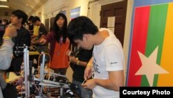 ျမန္မာလူငယ္ေတြပါ၀င္တဲ့ ႏုိင္ငံတကာ Robot စက္ရုပ္ၿပိဳင္ပြဲ (သတင္းဓါတ္ပံု)