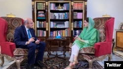 پاکستان مسلم لیگ کی نائب صدر مریم نواز نجی ٹی وی چینل کو انٹرویو دیتے ہوئے