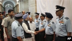 Indian Prime Minister Manmohan Singh meets Indian Air Force commanders at the start of the annual combined commanders conference of the armed forces in New Delhi, 13 Sep 2010