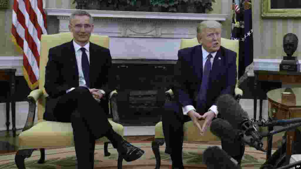 Donald Trump encontra-se com o Secretário-geral da NATO Jens Stoltenberg. Abril 12, 2017
