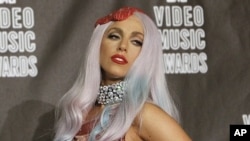 Lady Gaga poses in the photo room at the 2010 MTV Video Music Awards in Los Angeles (file)