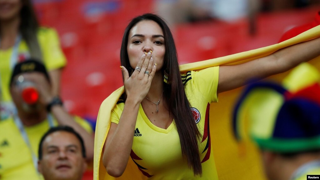 Một nữ cổ động viên trên khán đài sân vận động Spartak ở Moscow trong trận đấu giữa Colombia và Anh ở vòng 16 đội trong khuôn khổ giải vô địch bóng đá thế giới 2018.