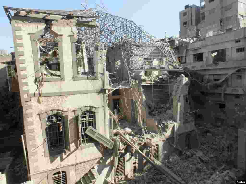 2012年11月28日，在叙利亚霍姆斯一处被围攻的地段，一座奥斯曼土耳其时代的建筑物被空袭破坏。