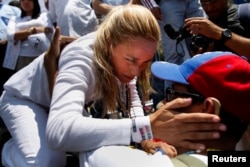 Lilian Tintori, wife of jailed opposition leader Leopoldo Lopez, greets a supporter during a rally in support of him in Los Teques outside Caracas March 18, 2014. REUTERS/Carlos Garcia Rawlins