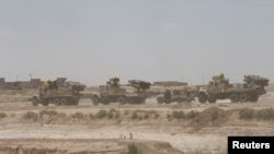 Shi'ite fighters gather near Falluja, Iraq, May 31, 2016.