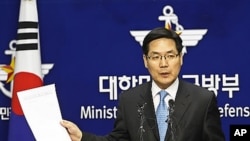 브리핑 중인 김민석 국방부 대변인 (자료사진).