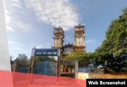 Thánh thất Cao Đài Phú Lâm tọa lạc ở khóm 5, thị trấn Phú Lâm, thành phố Tuy Hòa, tỉnh Phú Yên. Thánh thất này được xây dựng từ năm 1964 và trùng tu năm 1999. Photo Luat Khoa via Thanhthatcaodai.