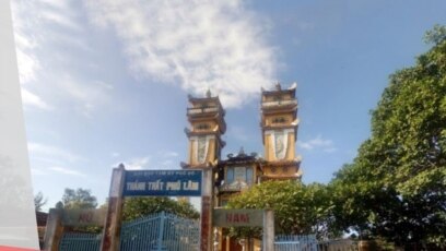Thánh thất Cao Đài Phú Lâm tọa lạc ở khóm 5, thị trấn Phú Lâm, thành phố Tuy Hòa, tỉnh Phú Yên.